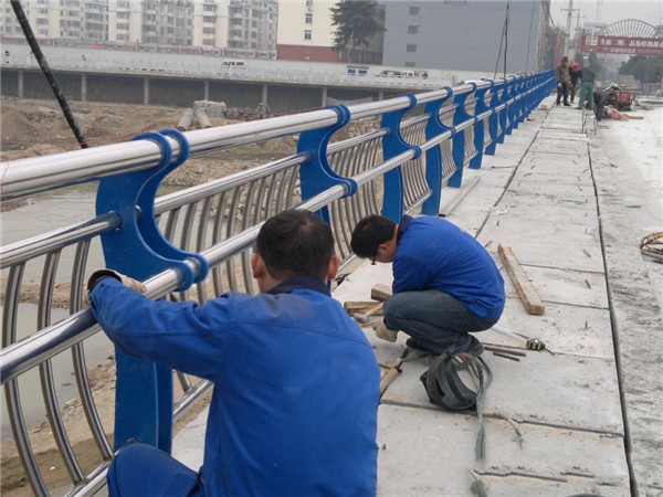 南宁不锈钢桥梁护栏除锈维护的重要性及其方法