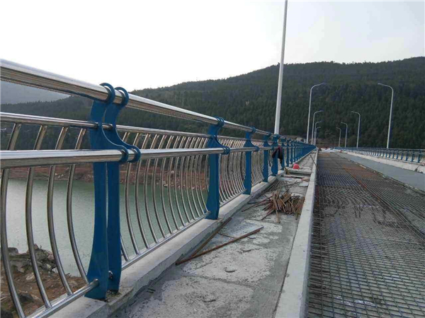 南宁不锈钢桥梁护栏防腐措施的重要性及实施策略