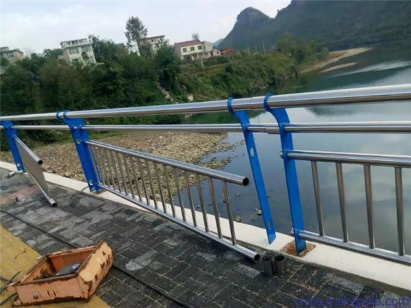 南宁不锈钢复合管护栏是一种卓越的防护材料