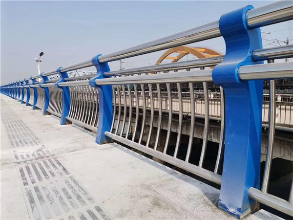 南宁304不锈钢复合管护栏的生产工艺揭秘
